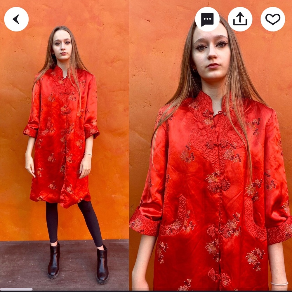 Gorgeous Vintage 1950s Red Floral Embroidered Robe  Coat Size M/L